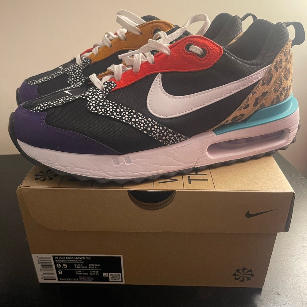 Nike Air Max Dawn SE MULTICOLOR Size 9.5 WOMENS SHOE